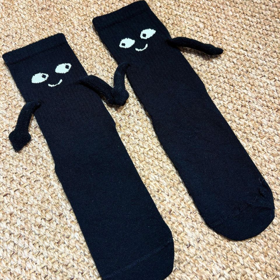 Couple Holding Hands Socks, Magnetic Patterned White Socks