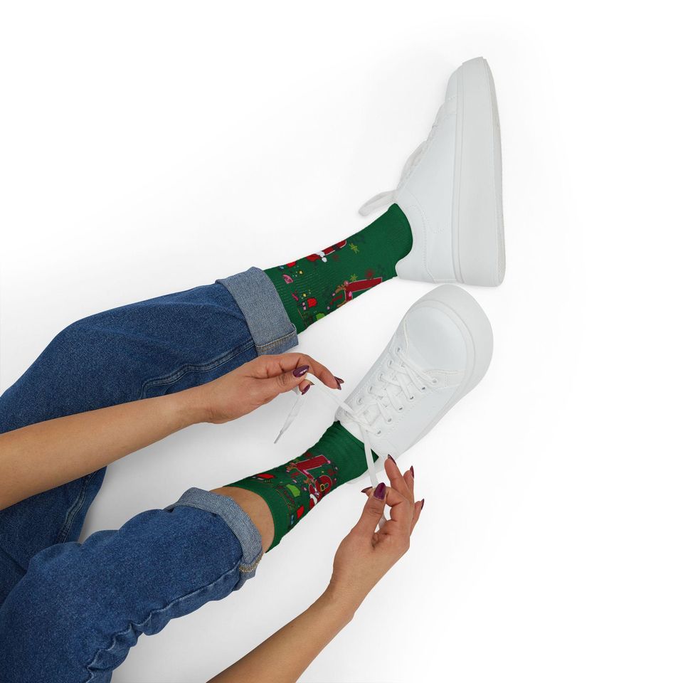 67 Santa Claus Pattern Socks | Green Christmas Holiday Crew Socks