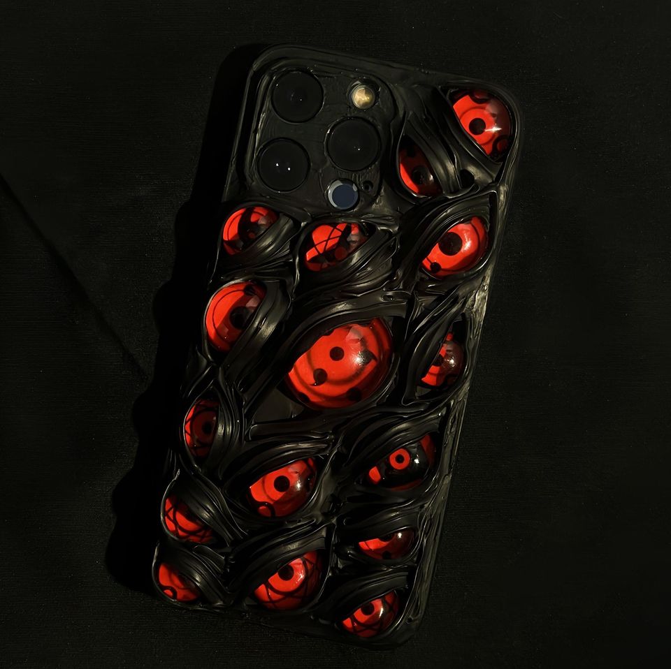 Horror Red Eyes Phone Case: Gothic Cthulhu Glow-in-Dark iPhone, Samsung