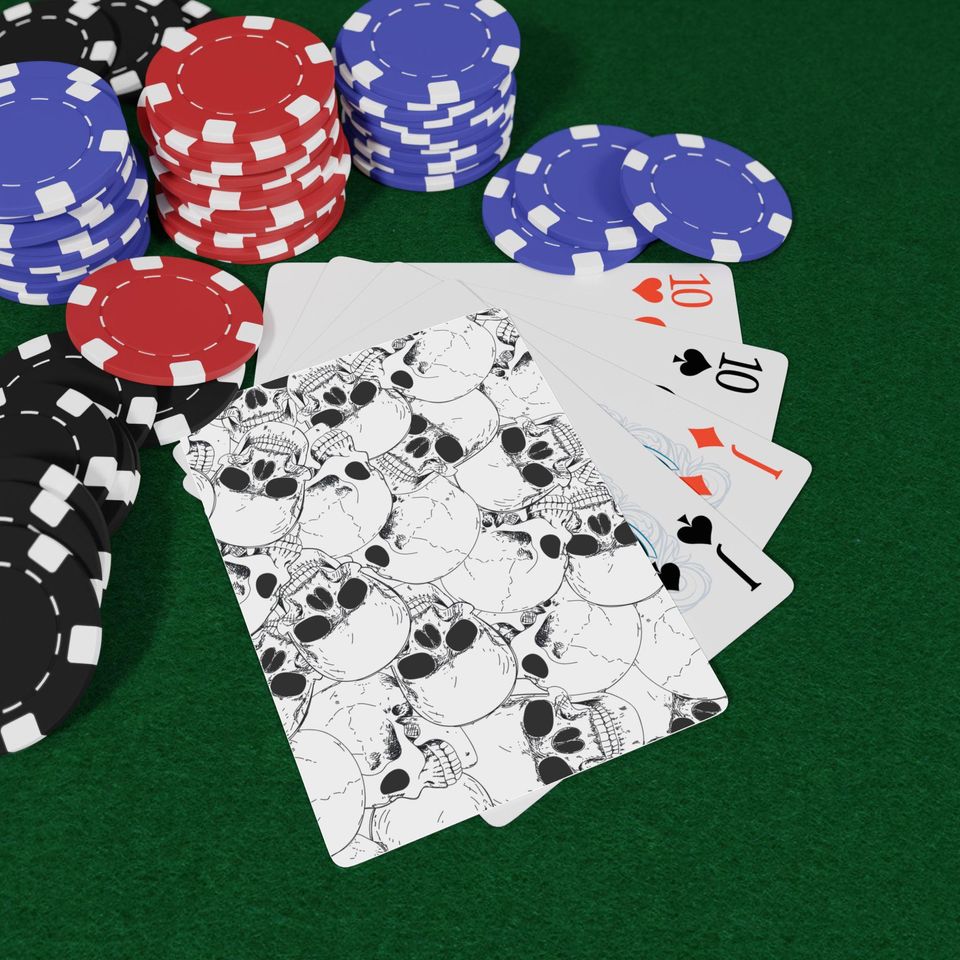 Skull Design Poker Cards: Halloween Gamer Gift