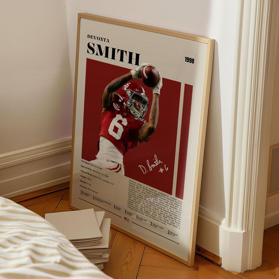 DeVonta Smith Eagles Poster: Retro Football Art Print