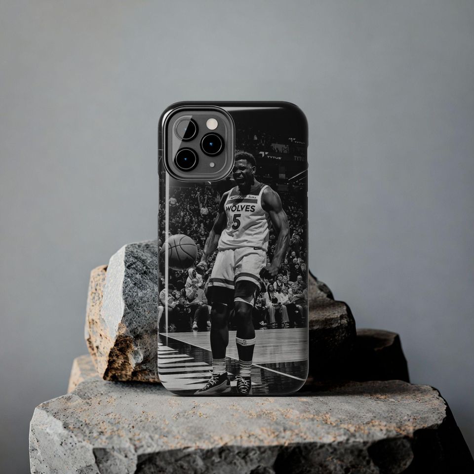 Basketball Player Phone Case | Dynamic Monochrome Court Action (iPhone)