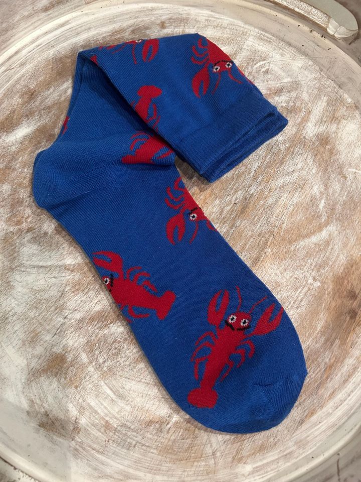 Funny Father's Day Crawfish Socks Blue Socks with Red Crawfish Design New Orleans Lobster Socks Gag Gift Friendly Present for Dad