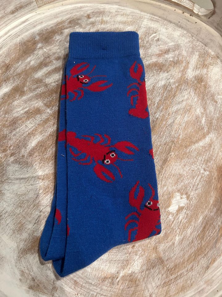 Funny Father's Day Crawfish Socks Blue Socks with Red Crawfish Design New Orleans Lobster Socks Gag Gift Friendly Present for Dad