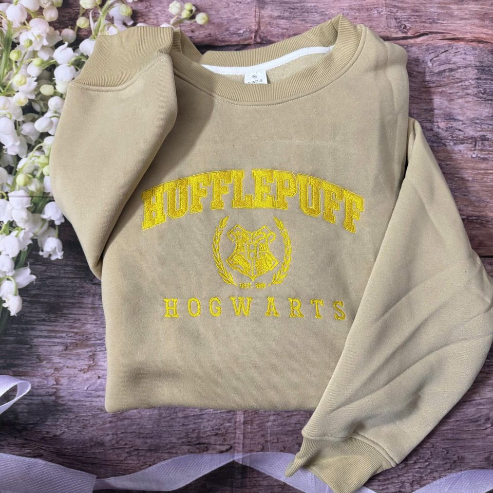 Harry Potter Hogwarts Magical Wizard Castle Embroidered Sweatshirt/Hoodie