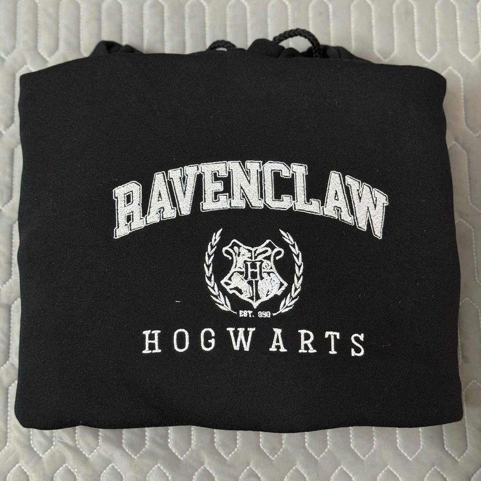 Harry Potter Hogwarts Magical Wizard Castle Embroidered Sweatshirt/Hoodie