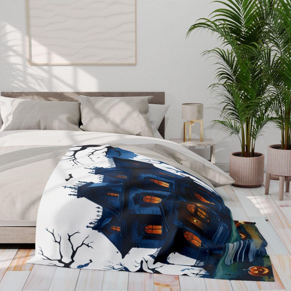 Haunted House Halloween Fleece Blanket: Spooky Ghost & Pumpkin Throw