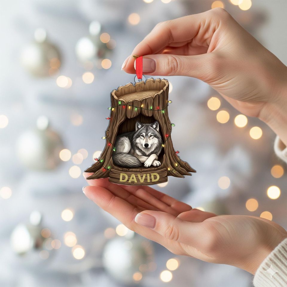 Personalized Wolf Ornament: Eco-Friendly Wildlife Lover Gift