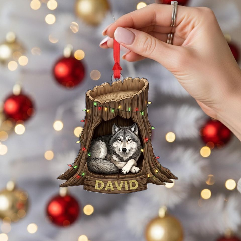 Personalized Wolf Ornament: Eco-Friendly Wildlife Lover Gift