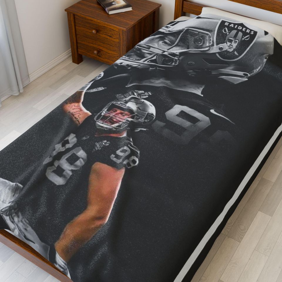 Maxx Crosby Throw Blanket