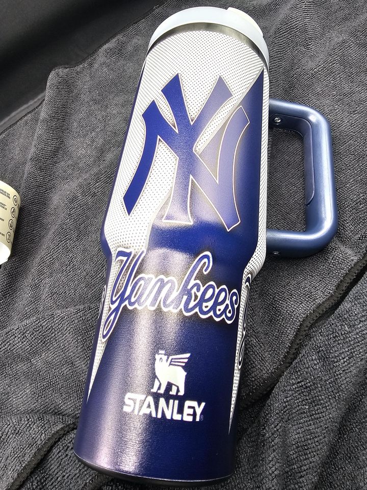 Yankees Quencher H2.0 Flowstate 40oz Tumbler