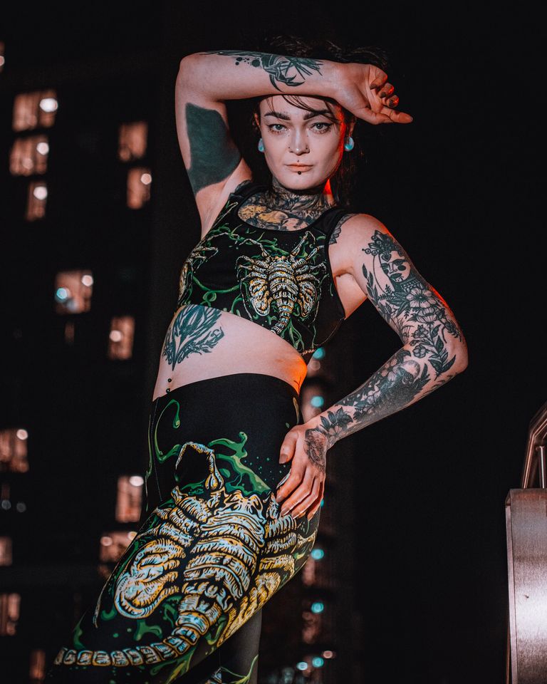 Facehugger Aliens Sports bra