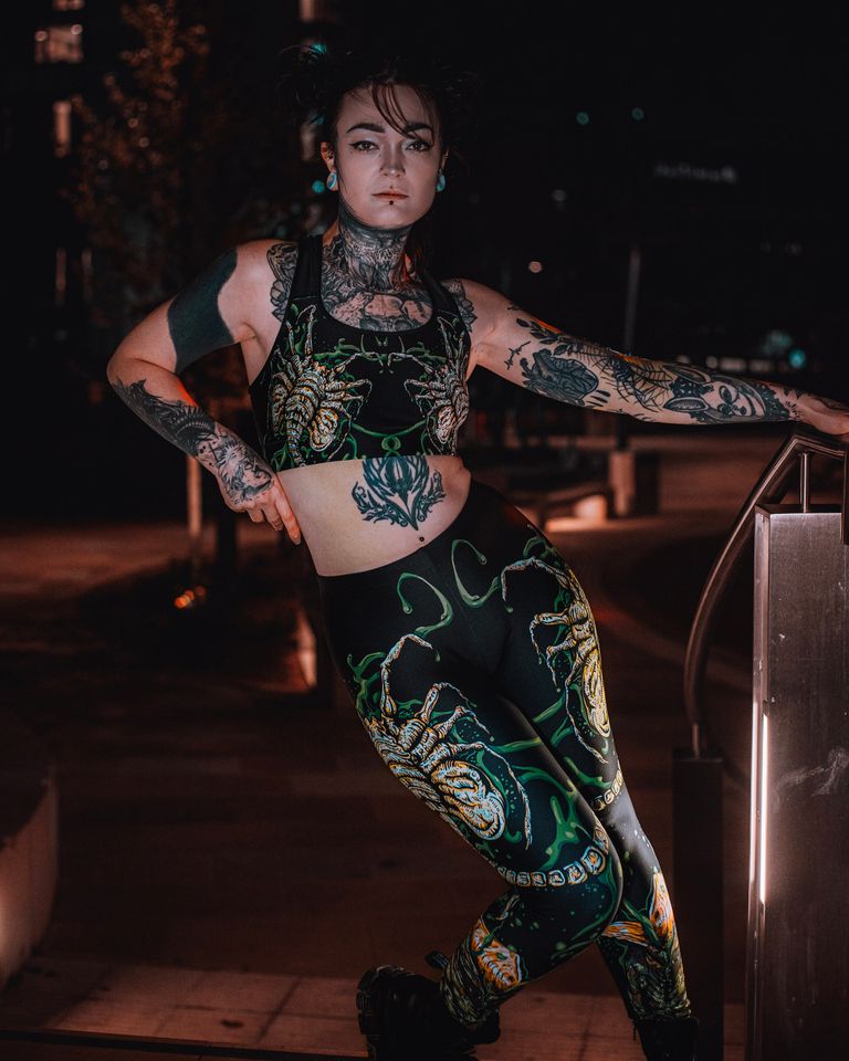 Facehugger Aliens Sports bra